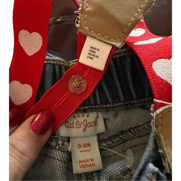 NWOT Cat And Jack Baby Valentine's Jeans With Suspenders Size 0-3m - Picture 4 of 5